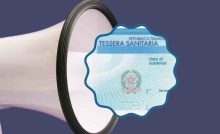Megafono e tessera sanitaria